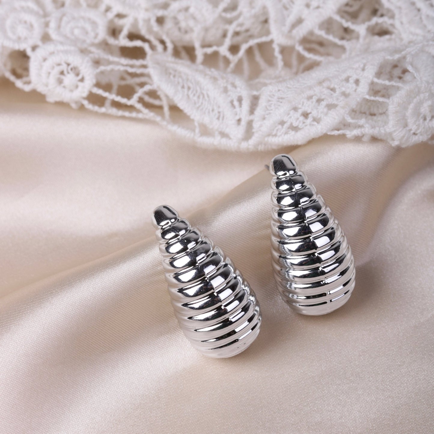 Spiral Elegance Studs - Riwaaj