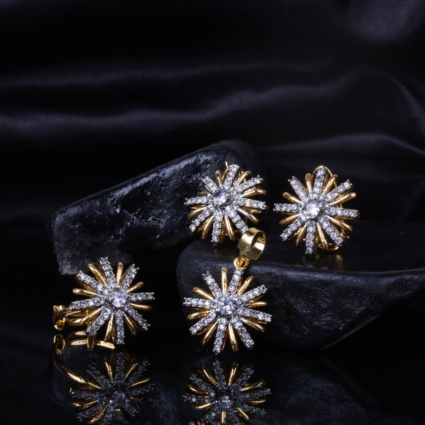 Sparkling Zirconia Locket Set - Riwaaj