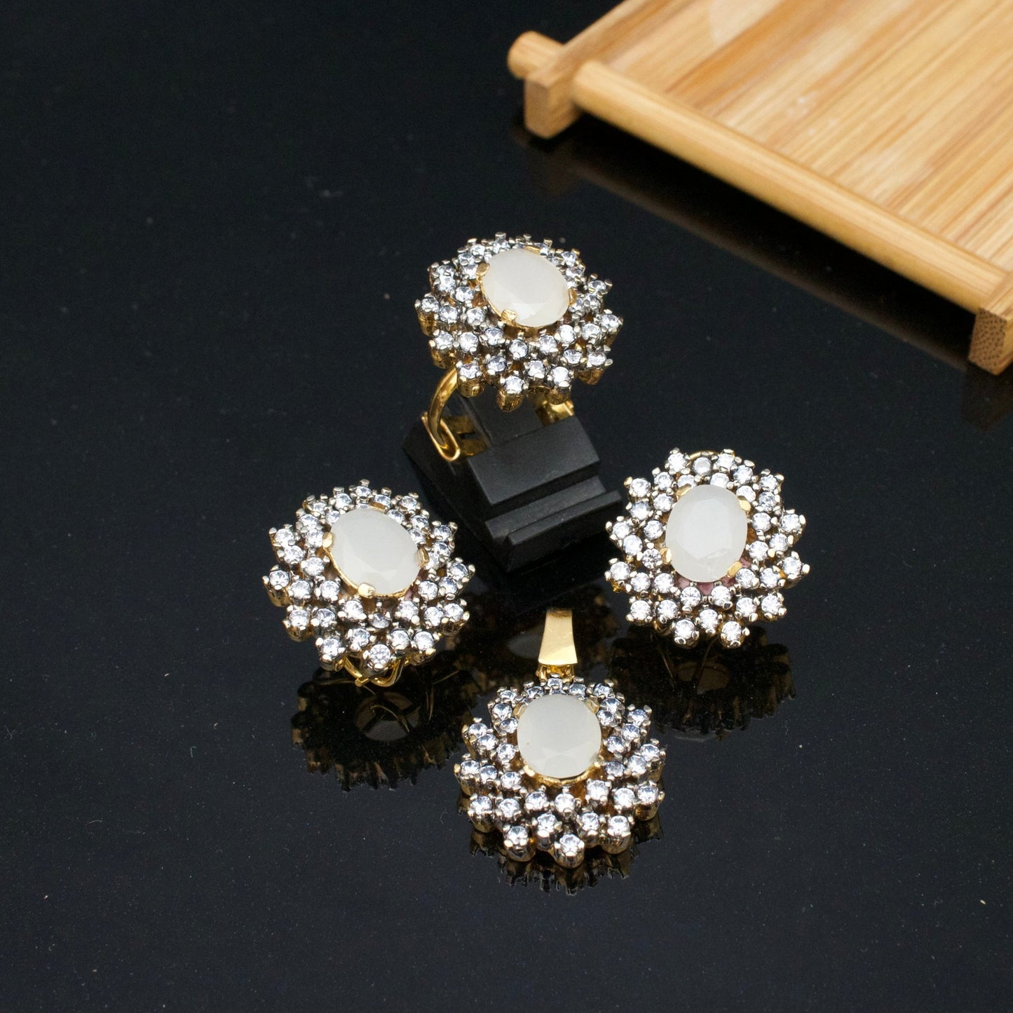 Mystic Glow Zircon Set - Riwaaj