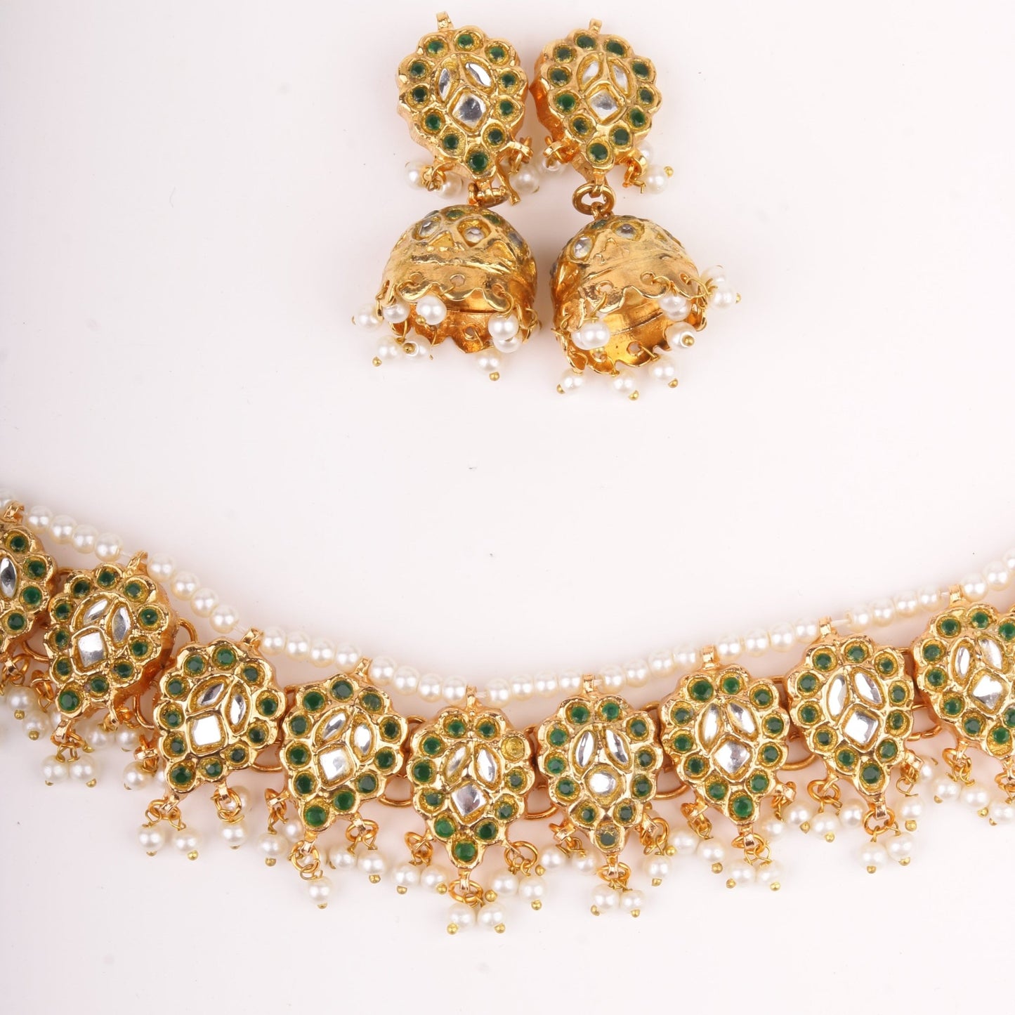 Emerald Glint Kundan Choker Set - Riwaaj