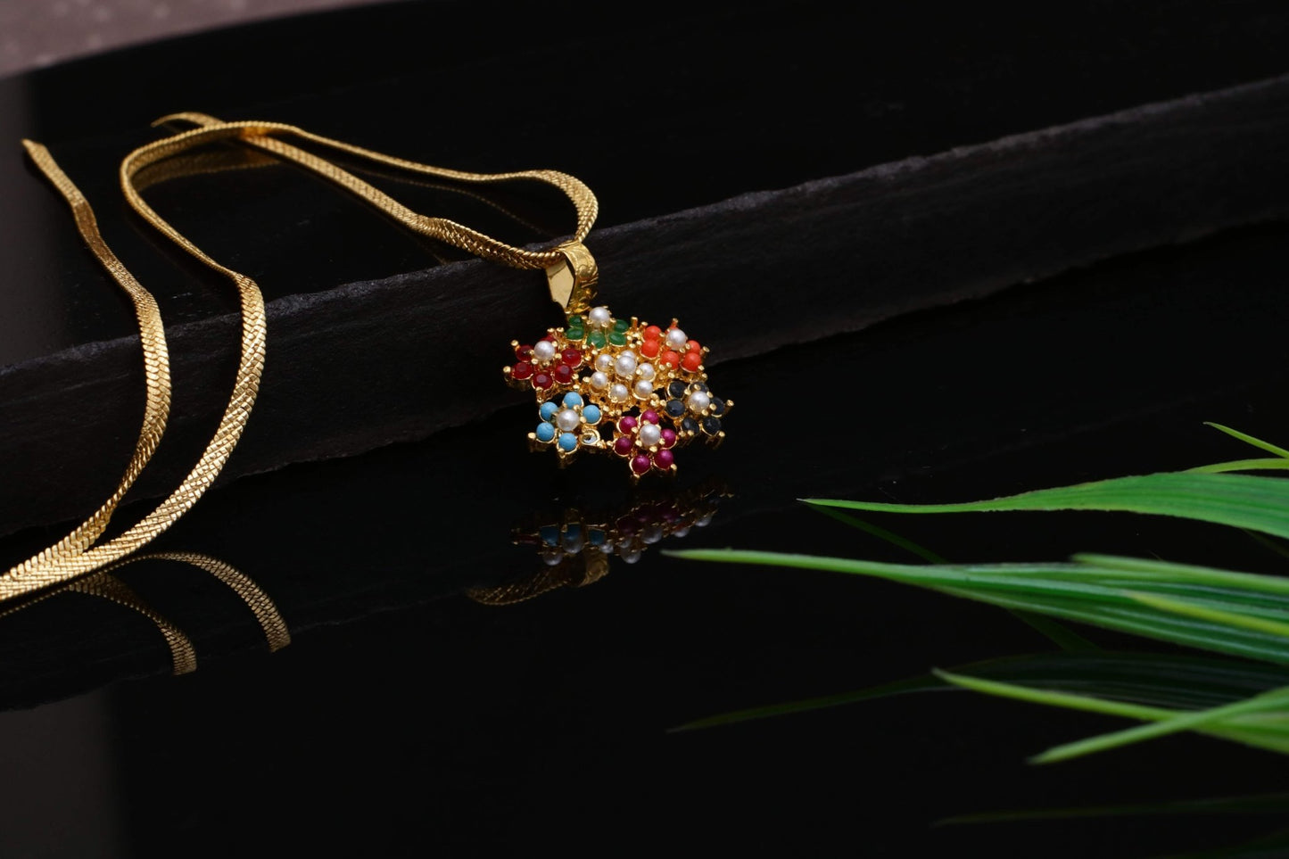 Zirconia Flower Pendant - Riwaaj