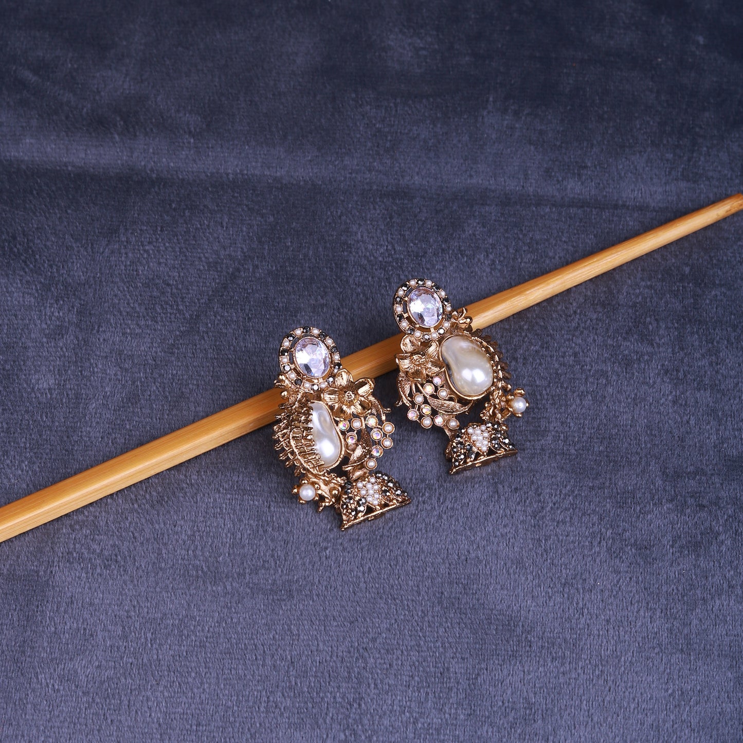 Pearl Royale Studs - Riwaaj