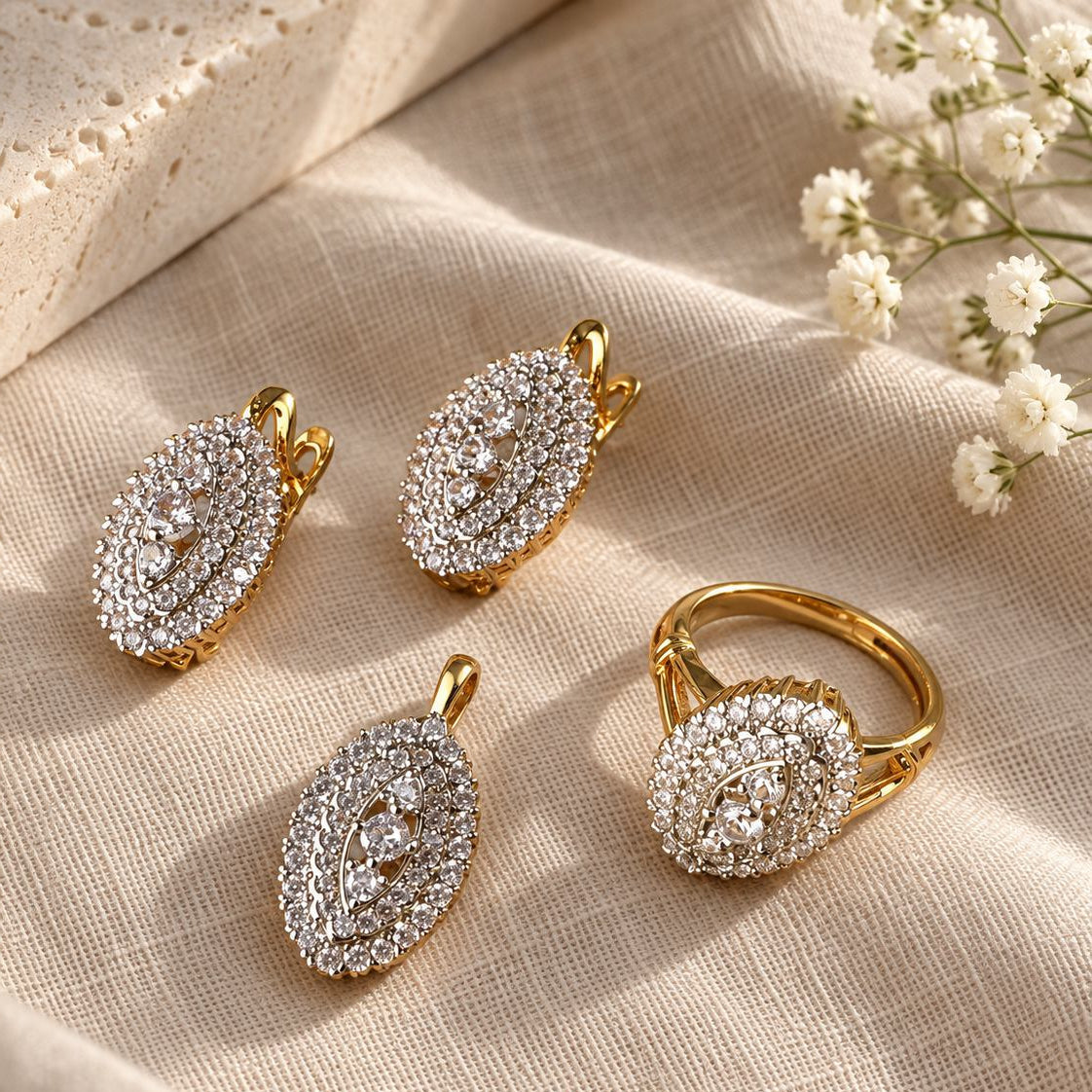 Noor-e-Mah Pave Locket Set