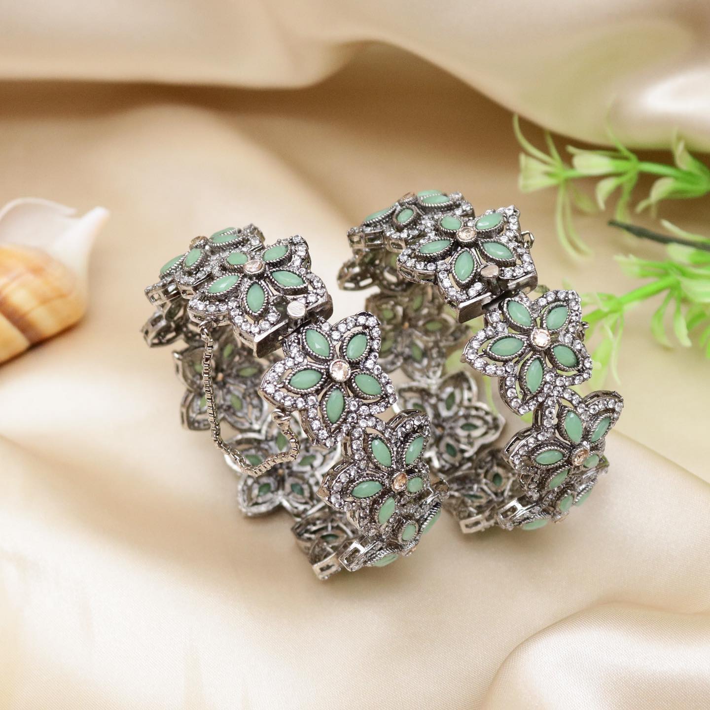 Exquisite Star Bangle