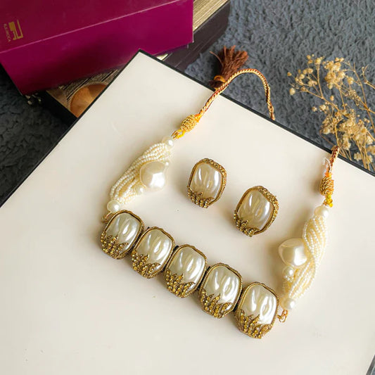 Husn-e-Janan Choker