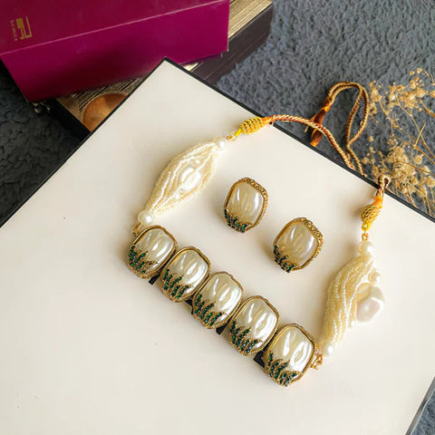 Husn-e-Janan Choker