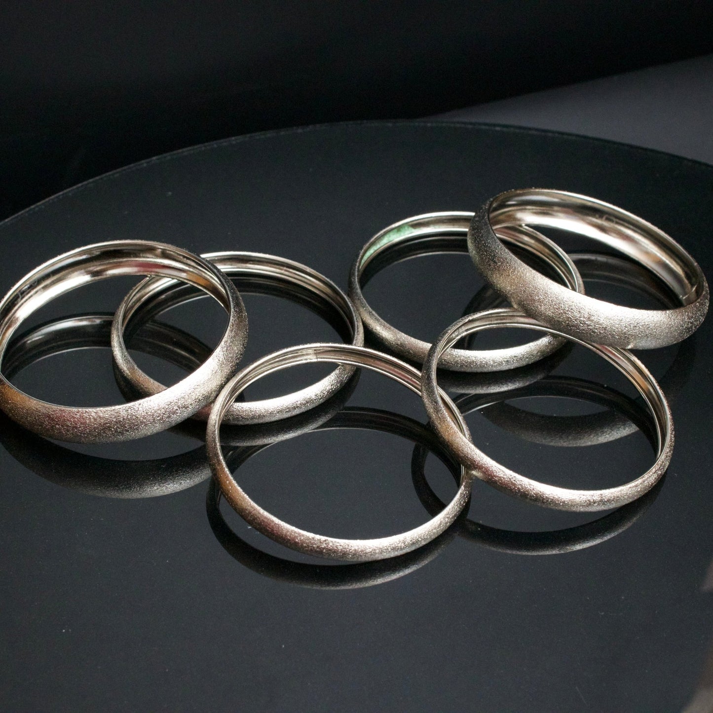 Cleopatra Silver Glass Bangle - Riwaaj