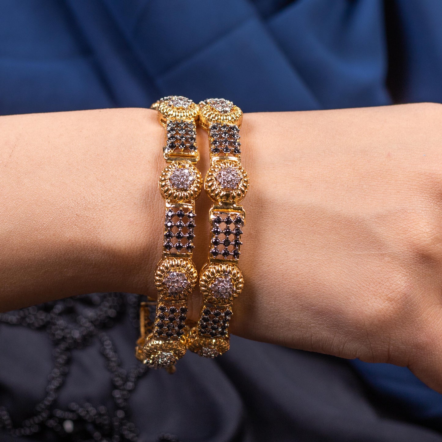 Stone Circle Bangle Black