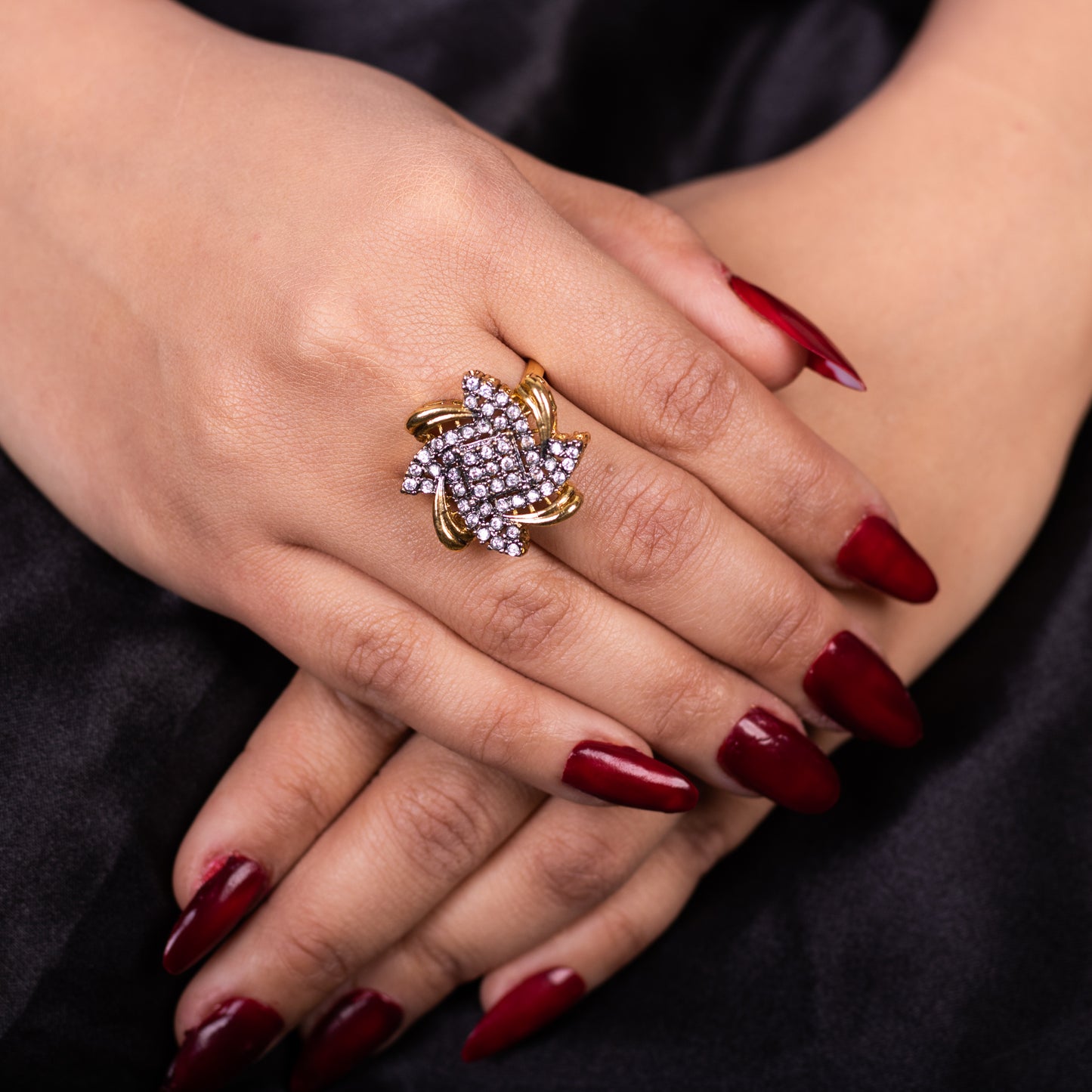 Glamorous-Style Ring