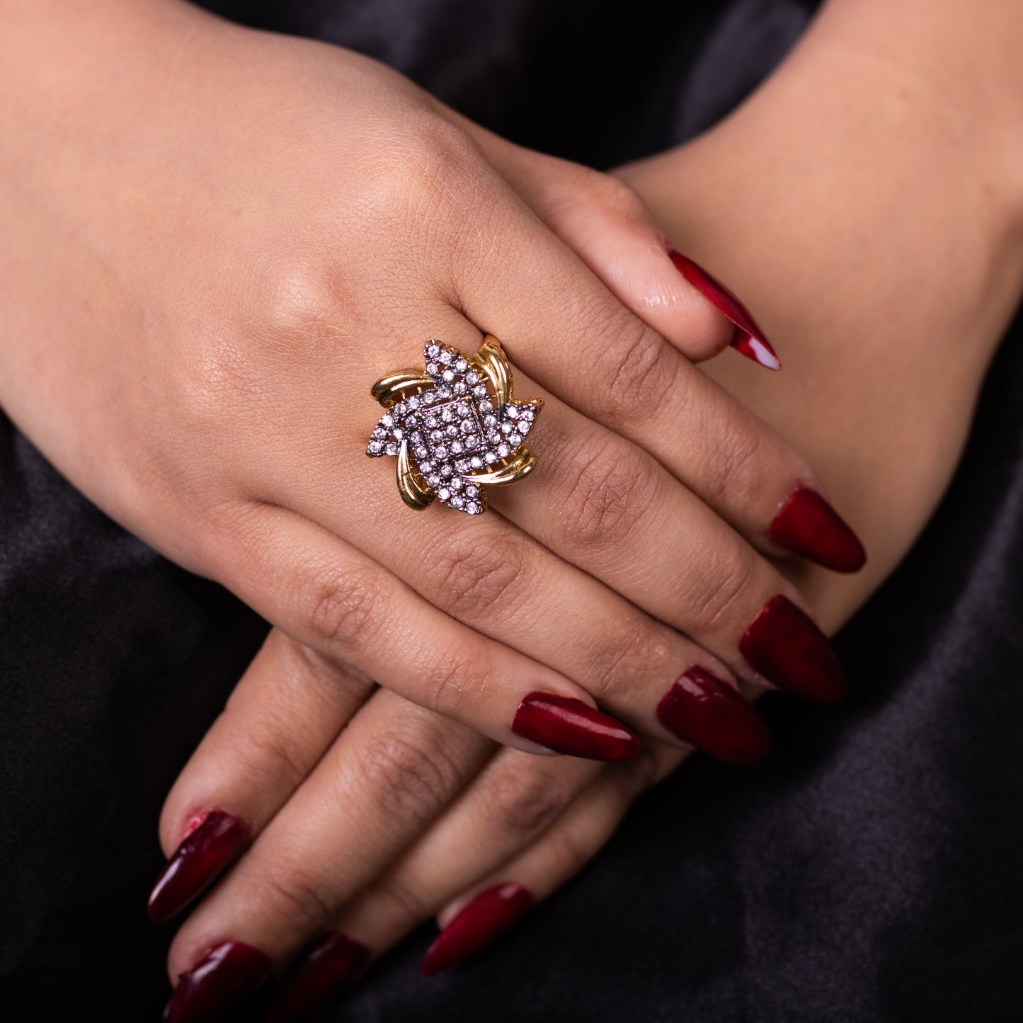 Glamorous-Style Ring