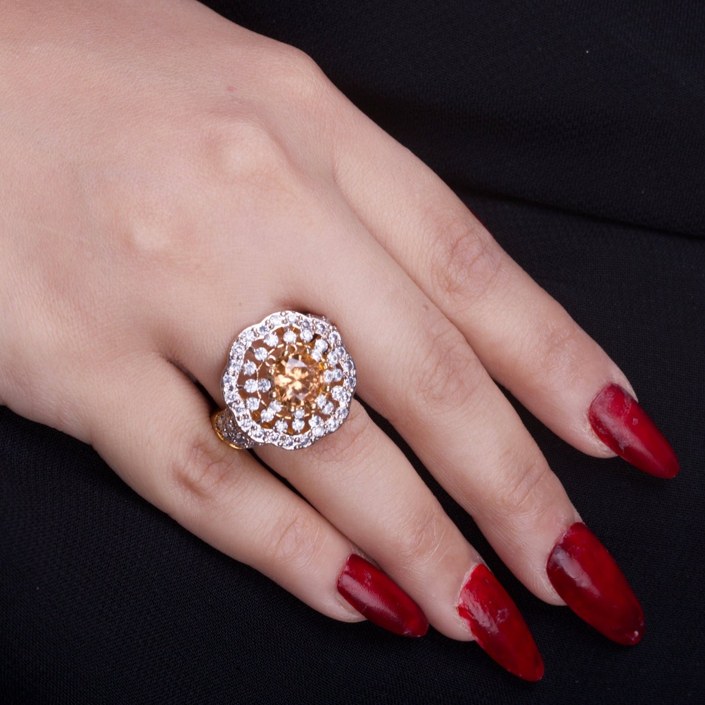 Circle Stone Ring - Riwaaj