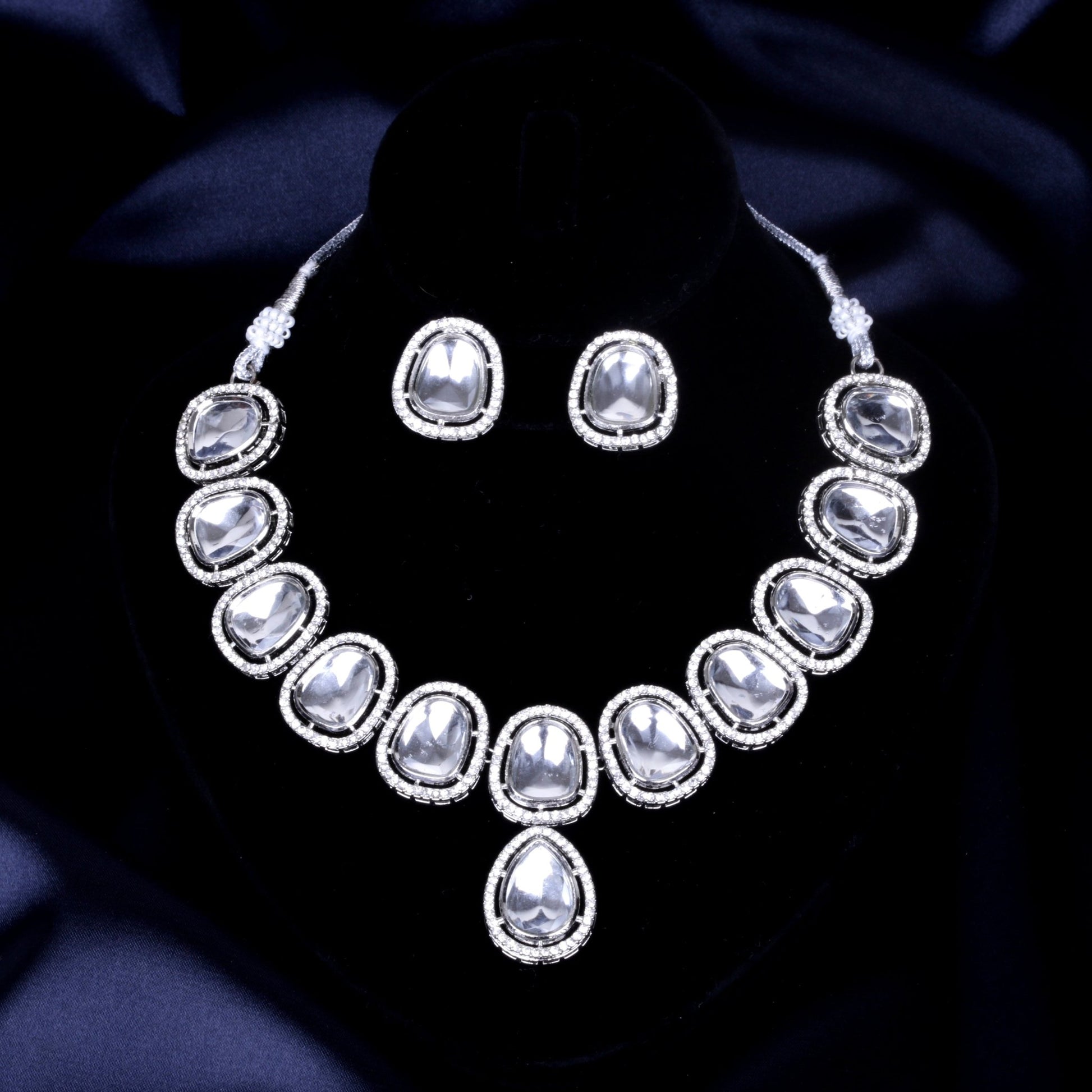 Farwa Necklace Set - Riwaaj
