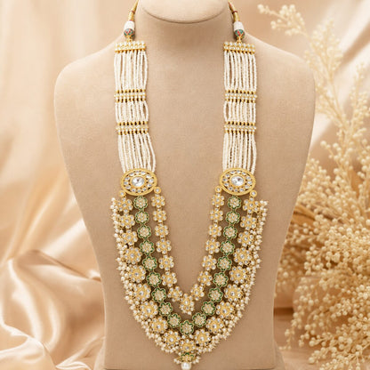 Noor-e-Sabz bridal necklace on beige bust