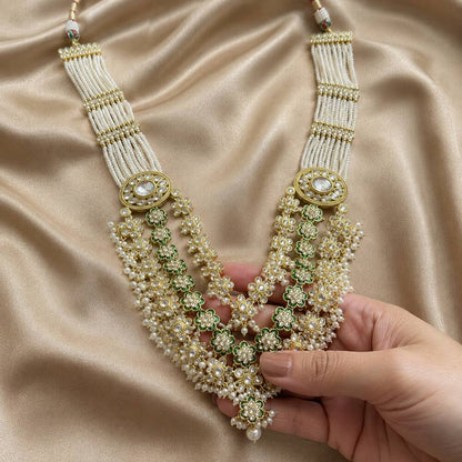 Noor-e-Sabz necklace natural hand detail