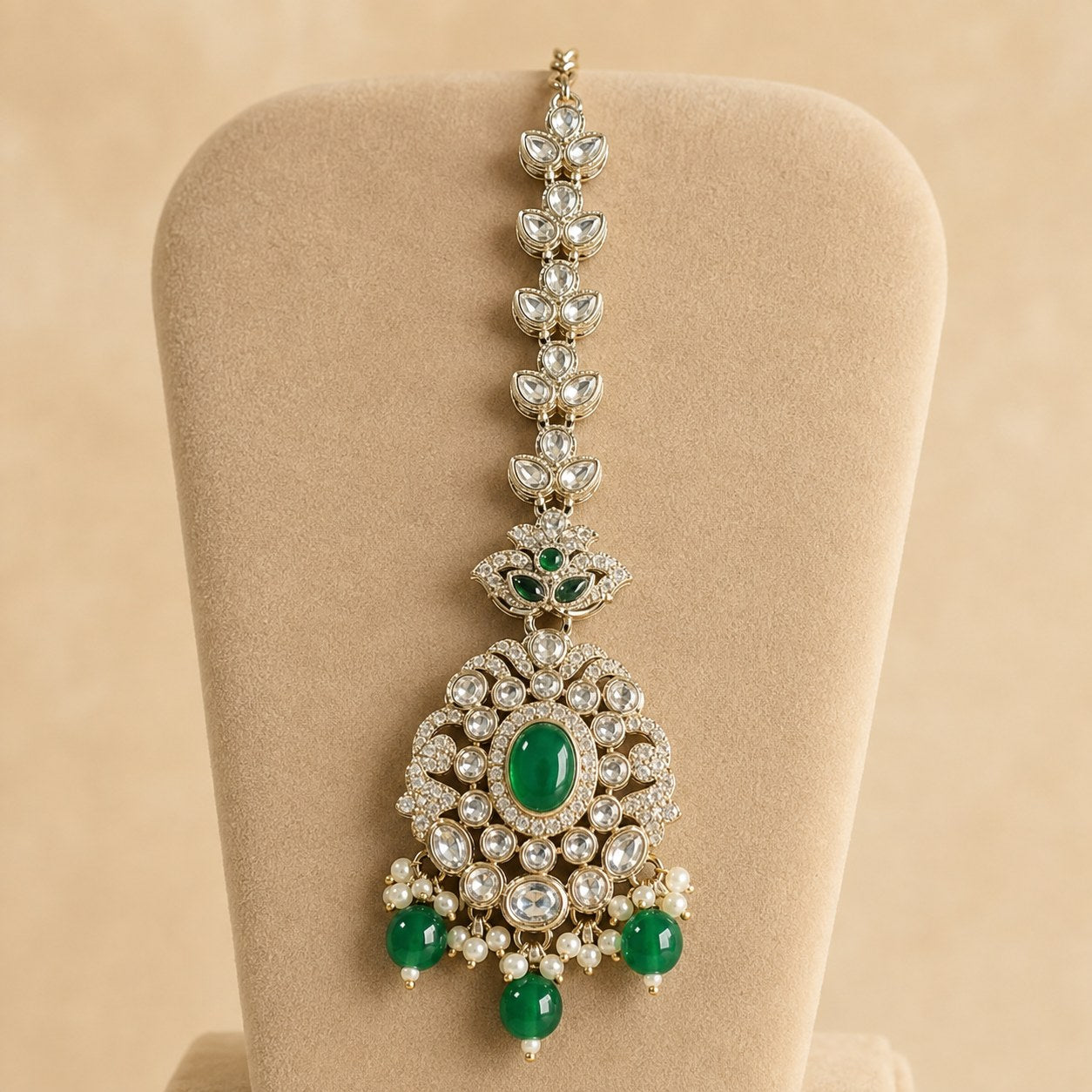 Noor-e-Mahal emerald green kundan bridal jewellery detail