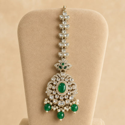 Noor-e-Mahal emerald green kundan bridal jewellery detail