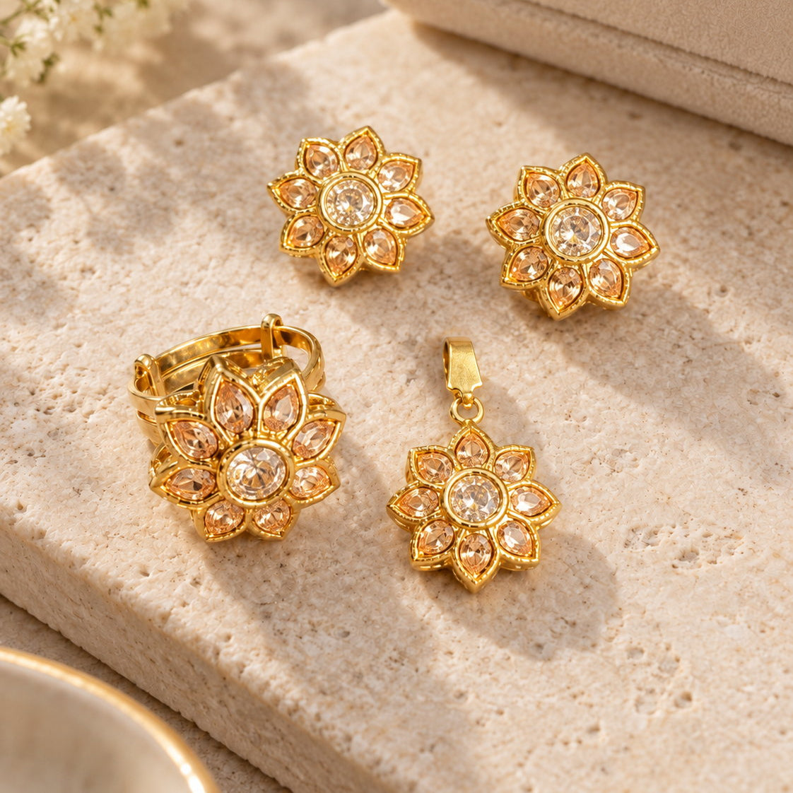 Rang-e-Noor Kundan Locket Set