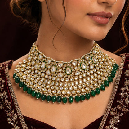 Dilkash Emerald Kundan bridal choker close-up on model