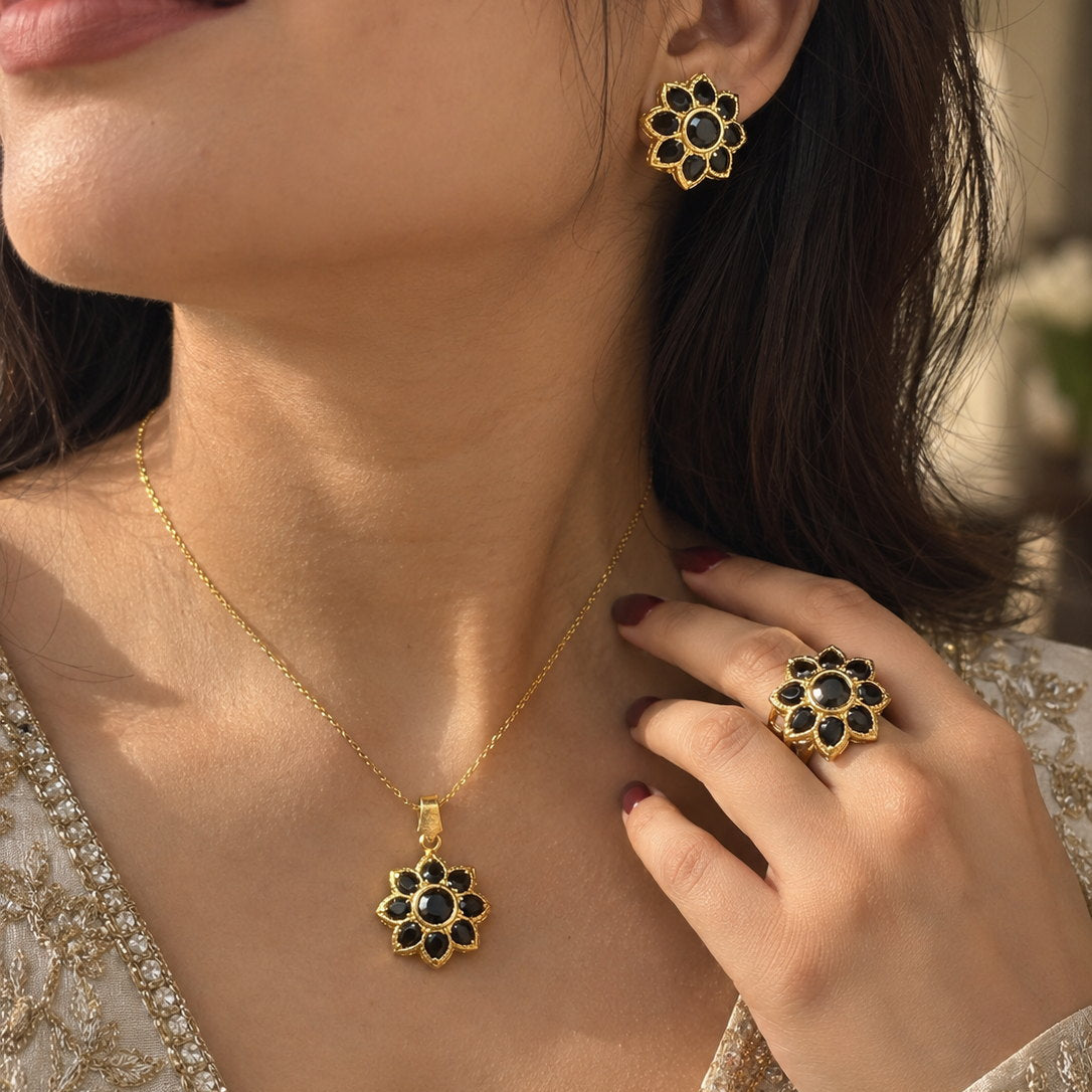 Rang-e-Noor Kundan Locket Set
