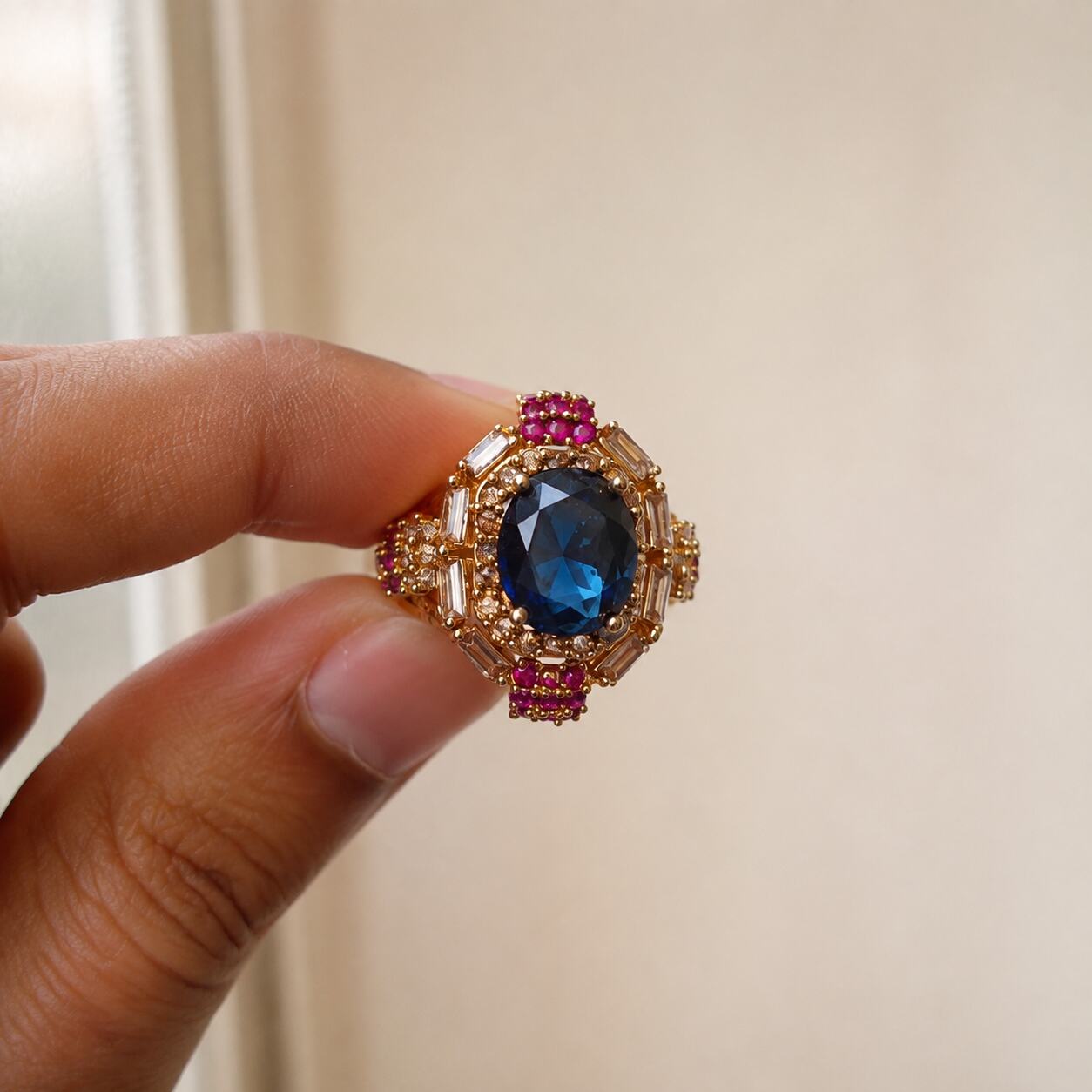 Sahar ring handheld detail