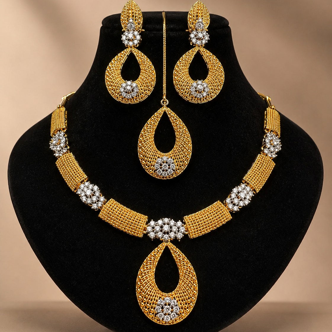 Gold Mesh Statement Necklace & Teeka Set