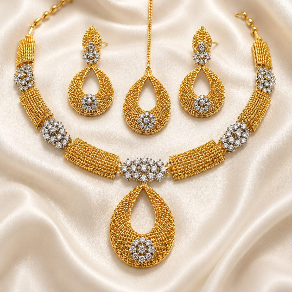 Gold Mesh Statement Necklace & Teeka Set
